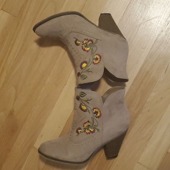 Booties - Picture 3 of 4